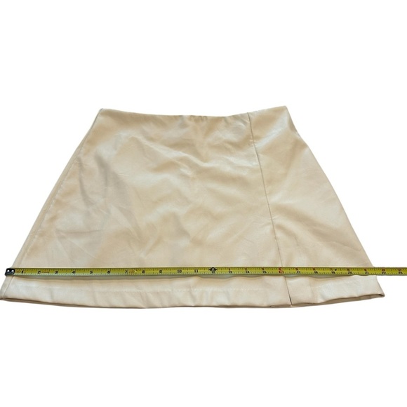 TCEC Cream Faux Leather Mini Skirt With Side Slit - Picture 8 of 9